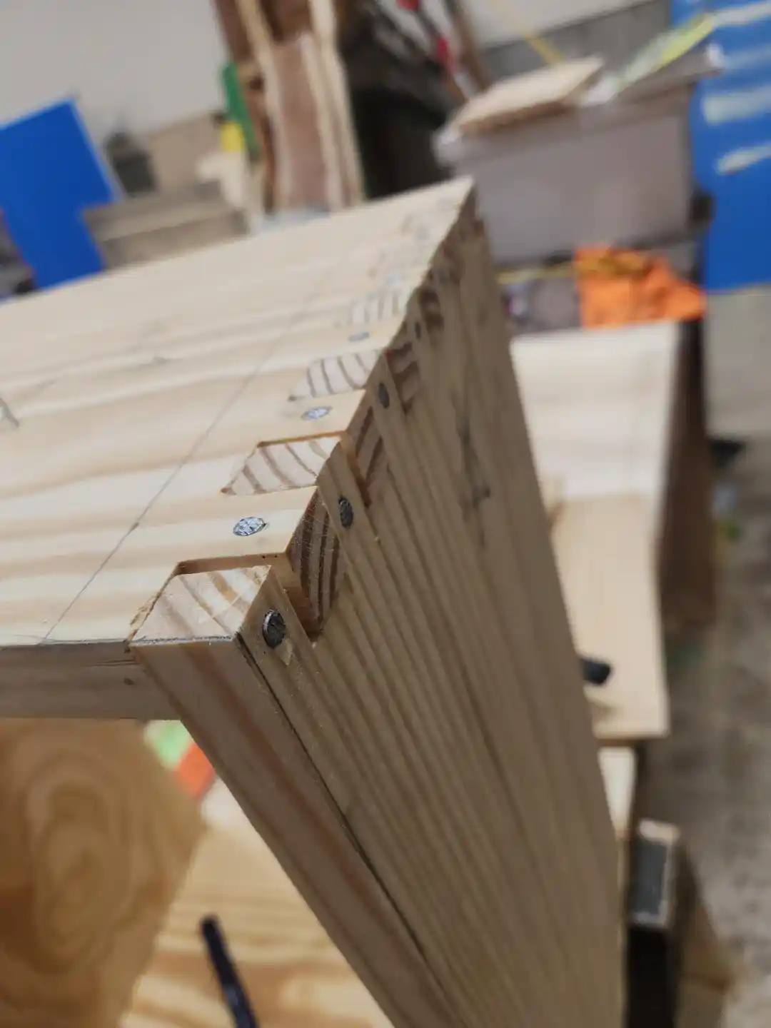 Çivili Parmak Eklerini Ayırma Yöntemleri ve Ahşap İşçiliğinde Dikkat Edilmesi Gerekenler