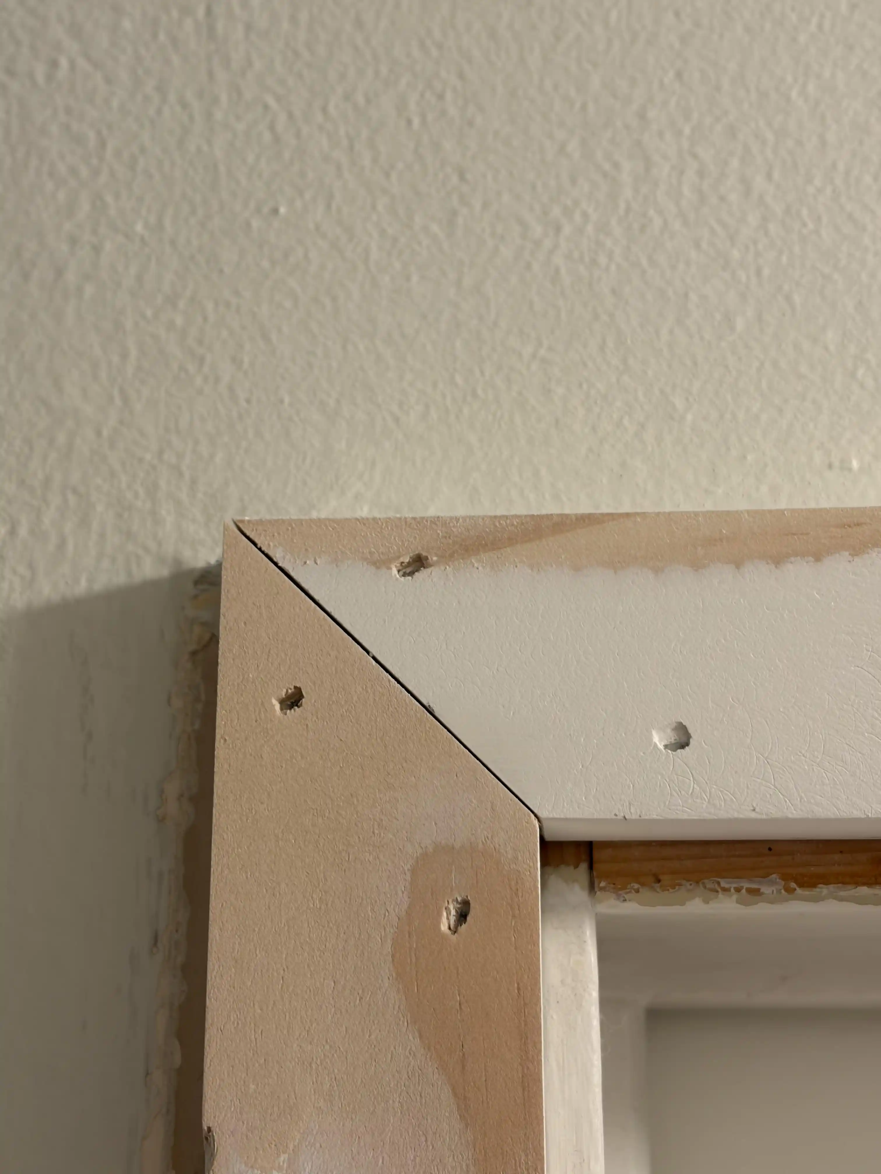 Döşeme ve Süpürgelik Derzlerinin Bitirilmesinde Yapıştırma ve Dolgu Teknikleri