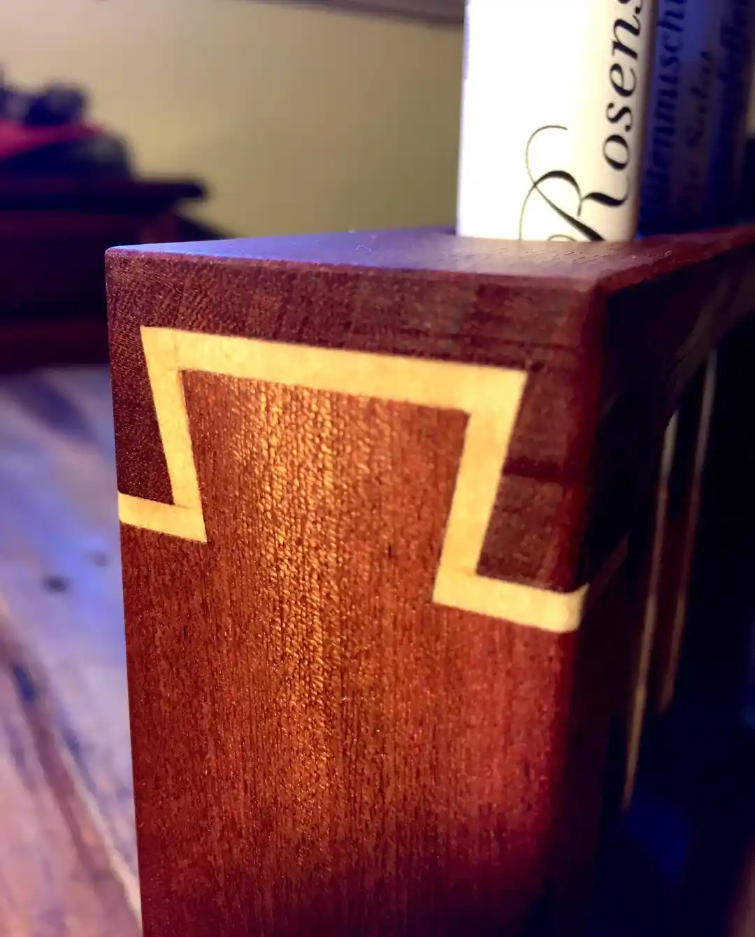 El Yapımı Kavisli Kırlangıç Kuyruğu Bağlantılı Baharat Standı ve İnce Testere Teknikleri