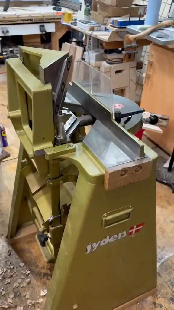 Jyden Miter Chopper: 19. Yüzyıldan Günümüze Hassas Çerçeve Kesim Aracı