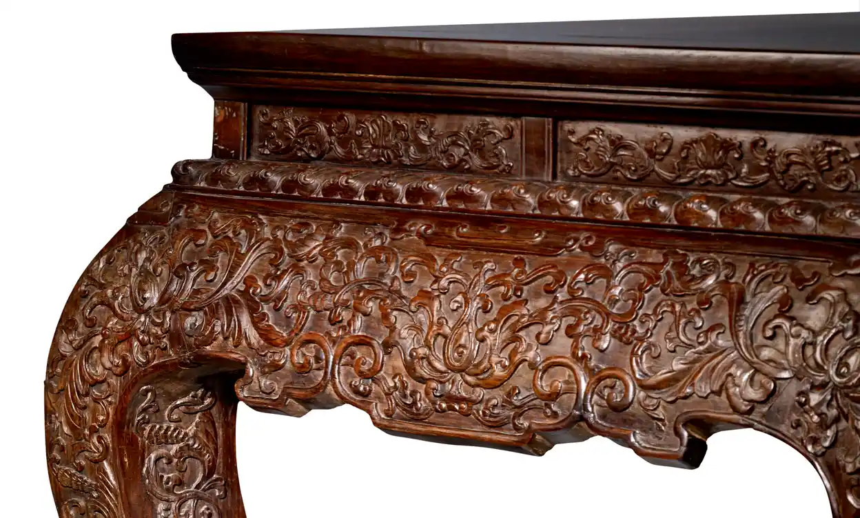 Kalın Kaplamalarda Ahşap Oyma: Malzeme Seçimi ve Hareket Uyumu