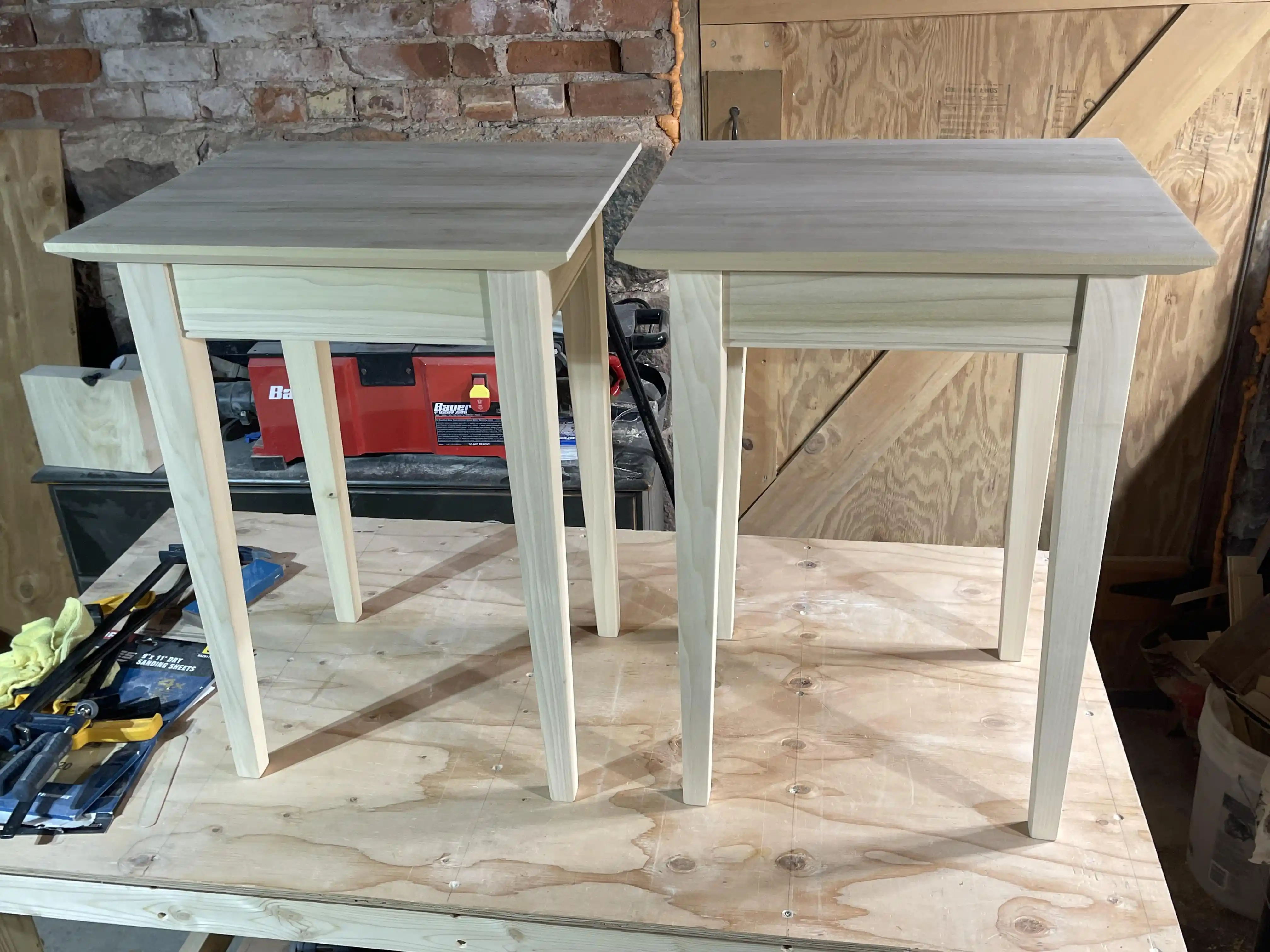 Kavak Ağacı Yan Sehpa Boyama ve Cila Teknikleri: Doğru Leke ve Boya Seçimi