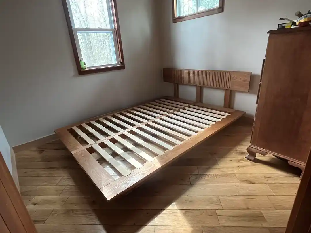 Kiraz ve Akçaağaçtan Queen Boy Yatak Çerçevesi Tasarımı ve Yarım Lap Eklem Teknikleri