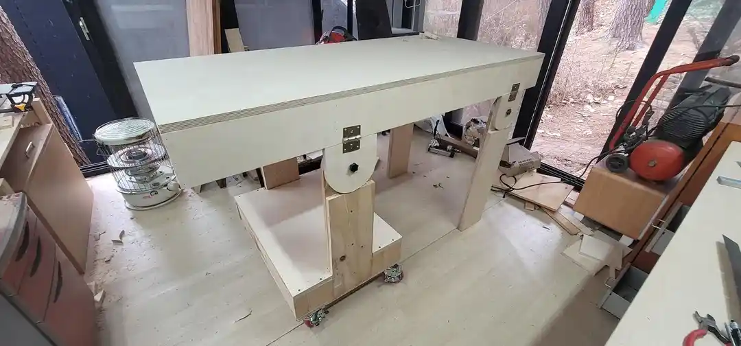 Küçük Atölyeler İçin Katlanabilir Ahşap İşleme Masası Tasarımının Temel Özellikleri ve Kullanımı