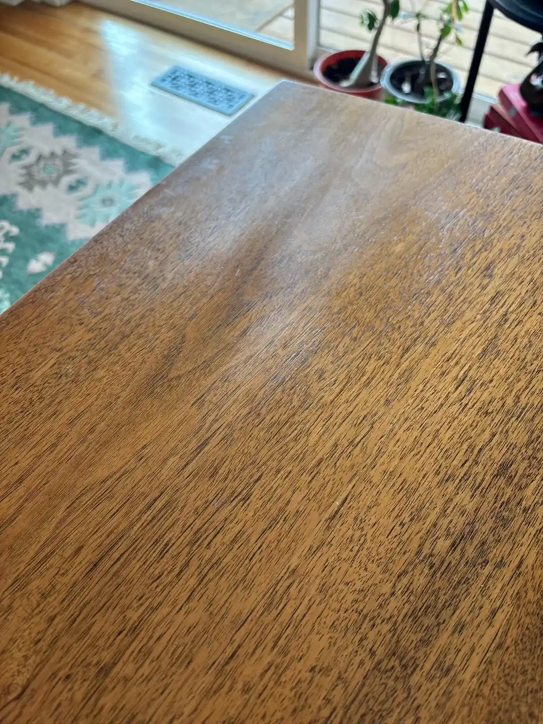 Mobilya Vernik Yüzeylerinde Matlaşma Sorunları ve Yenileme Yöntemleri