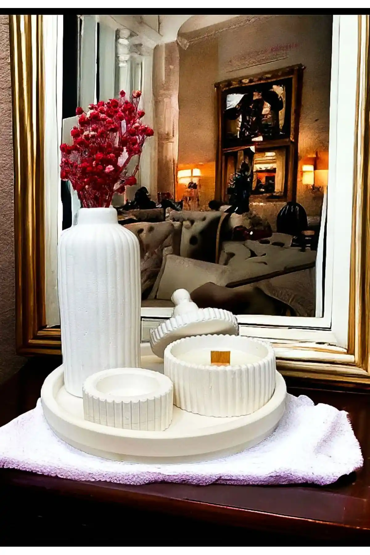 Aymumi Home Beyaz Renk Özel Tasarım Kokulu Mum ve Vazo Hediyeli Aksesuar Seti