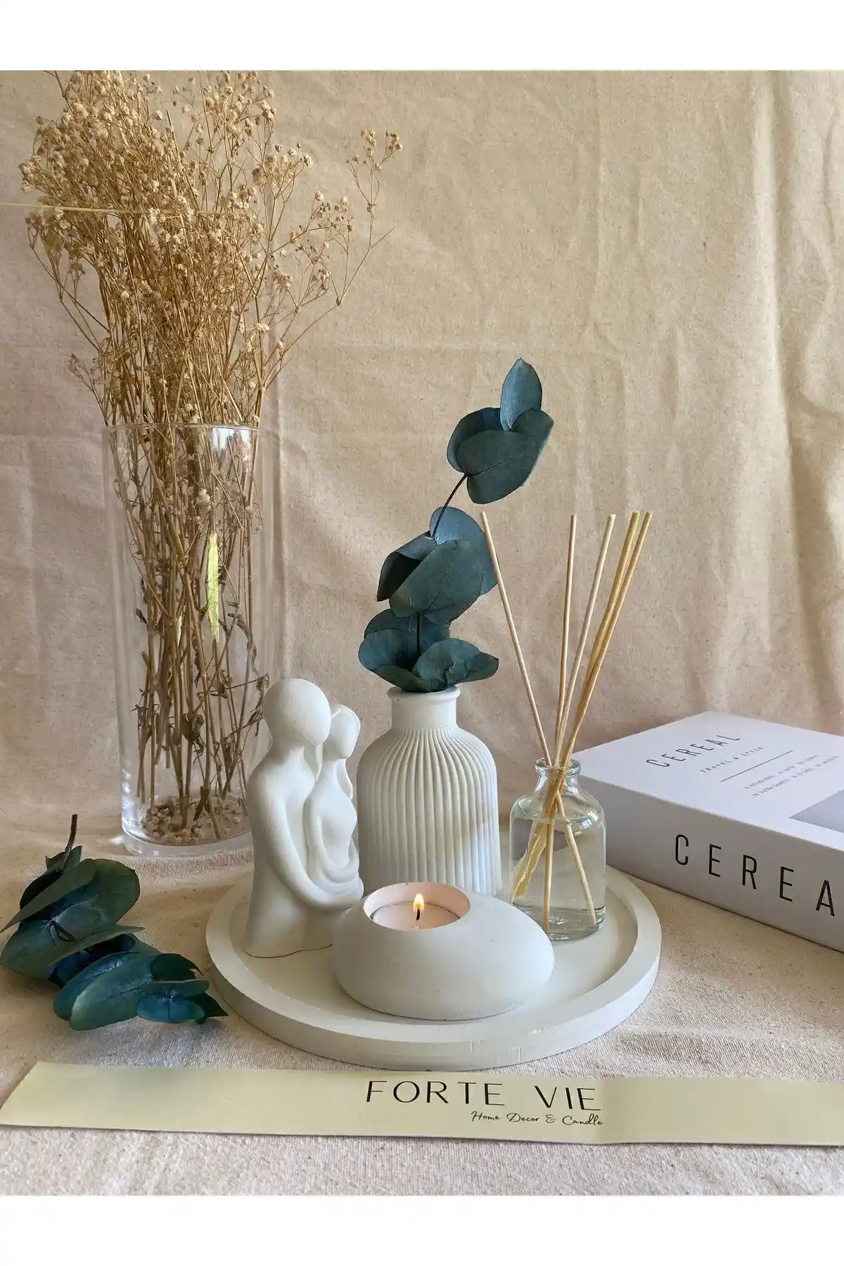 İskandinav Stilinde Dekoratif Vazo ve Seti: Şık ve Fonksiyonel İç Mekan Dekoru