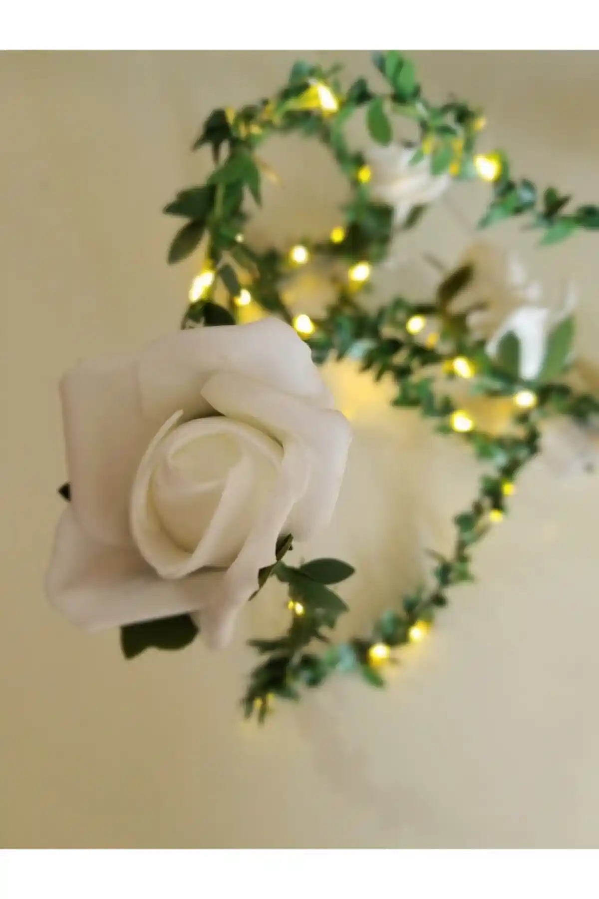 KozmoParti Yapay Sarmasik Çiçek ve LED Işık Şeridi ile Dekorasyon Fırsatı