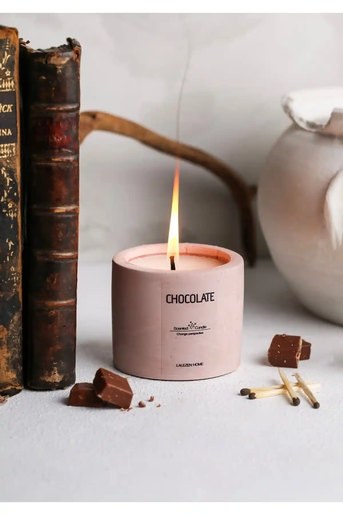 LALEZEN HOME Çikolata Beton Mum: Modern Tasarım ve Tropikal Koku ile Dekoratif Aksesuar