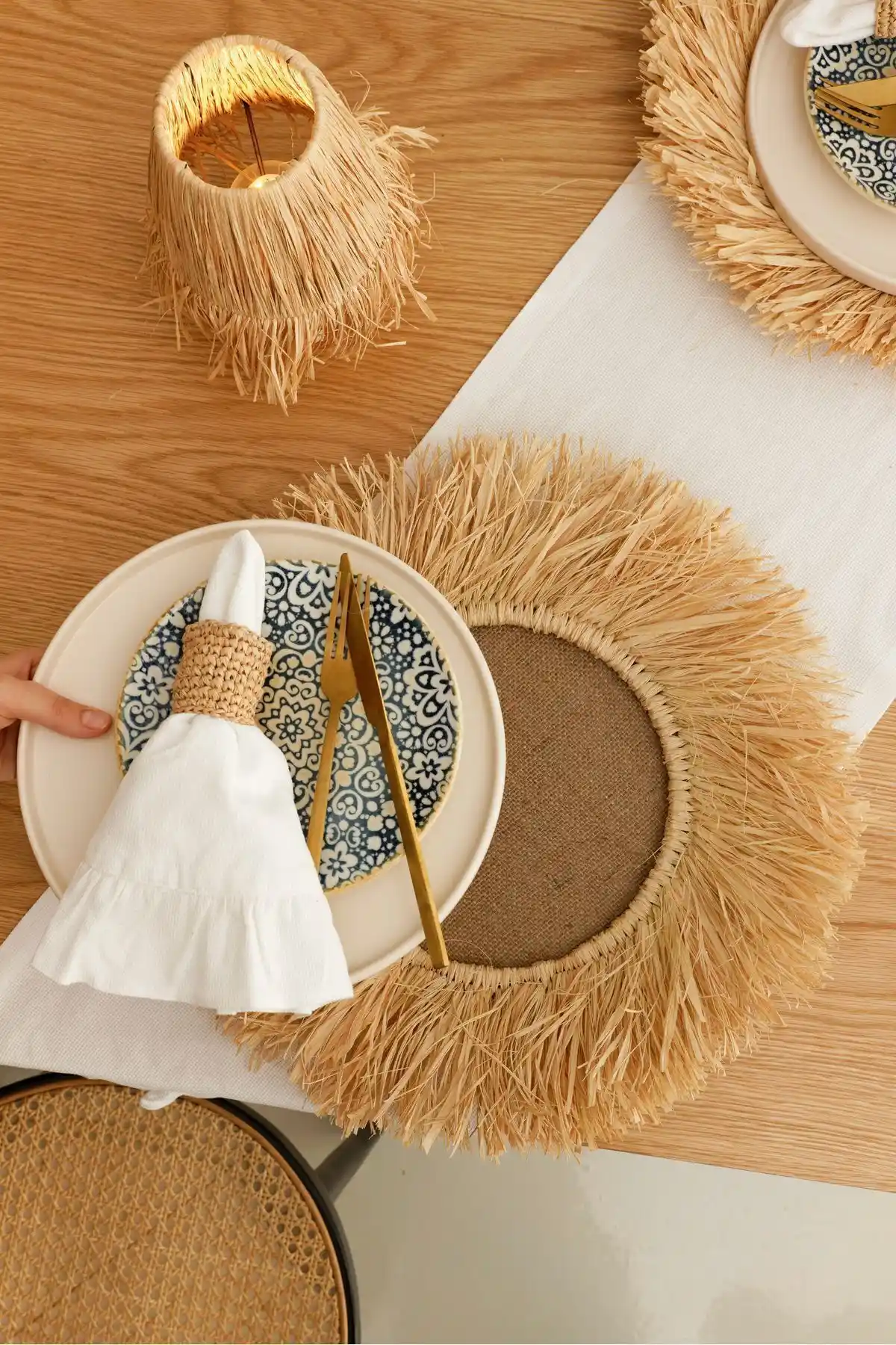 Maison Avf Bej Jüt Kumaşlı Supla Rafya Malzemesiyle Şık ve Dayanıklı Masa Dekorasyonu