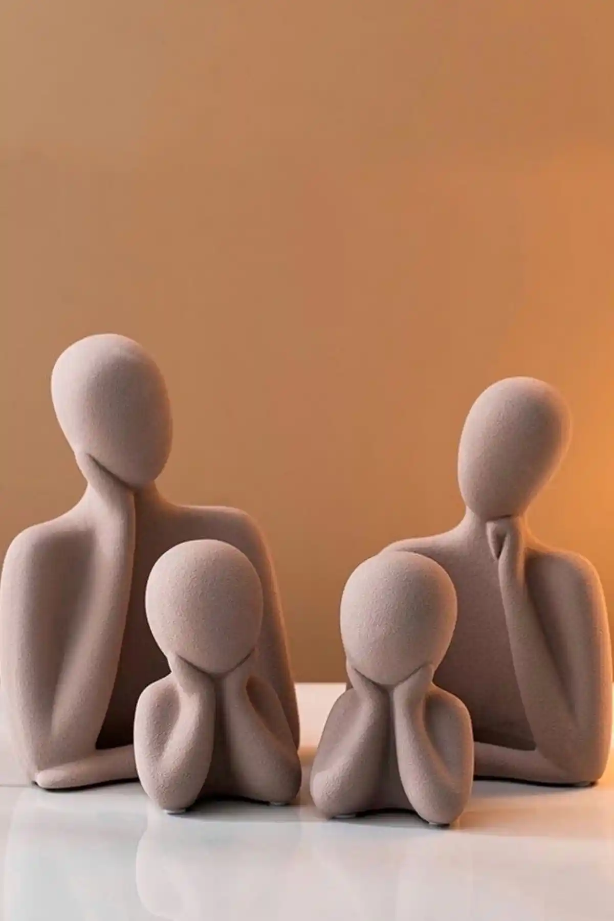 Modern ve Dayanıklı Beton Aile Figürü Heykel Objesi ile Dekorasyonunuzu Zenginleştirin