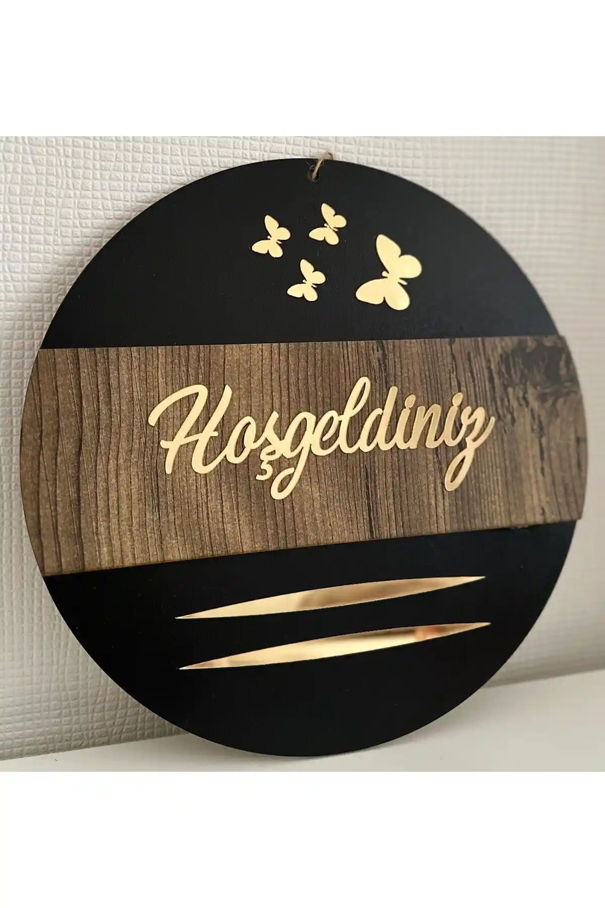 Modern ve Şık Ahşap Kapı Süsü Hoşgeldiniz Yazısı ve Kelebek Detaylarıyla