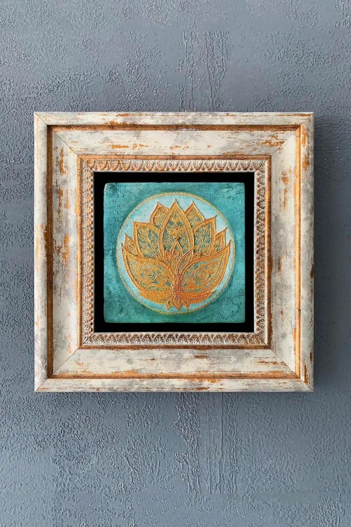 Modern ve Şık Çerçeveli Taş Duvar Dekoru ile İç Mekanlara Enerji Katın