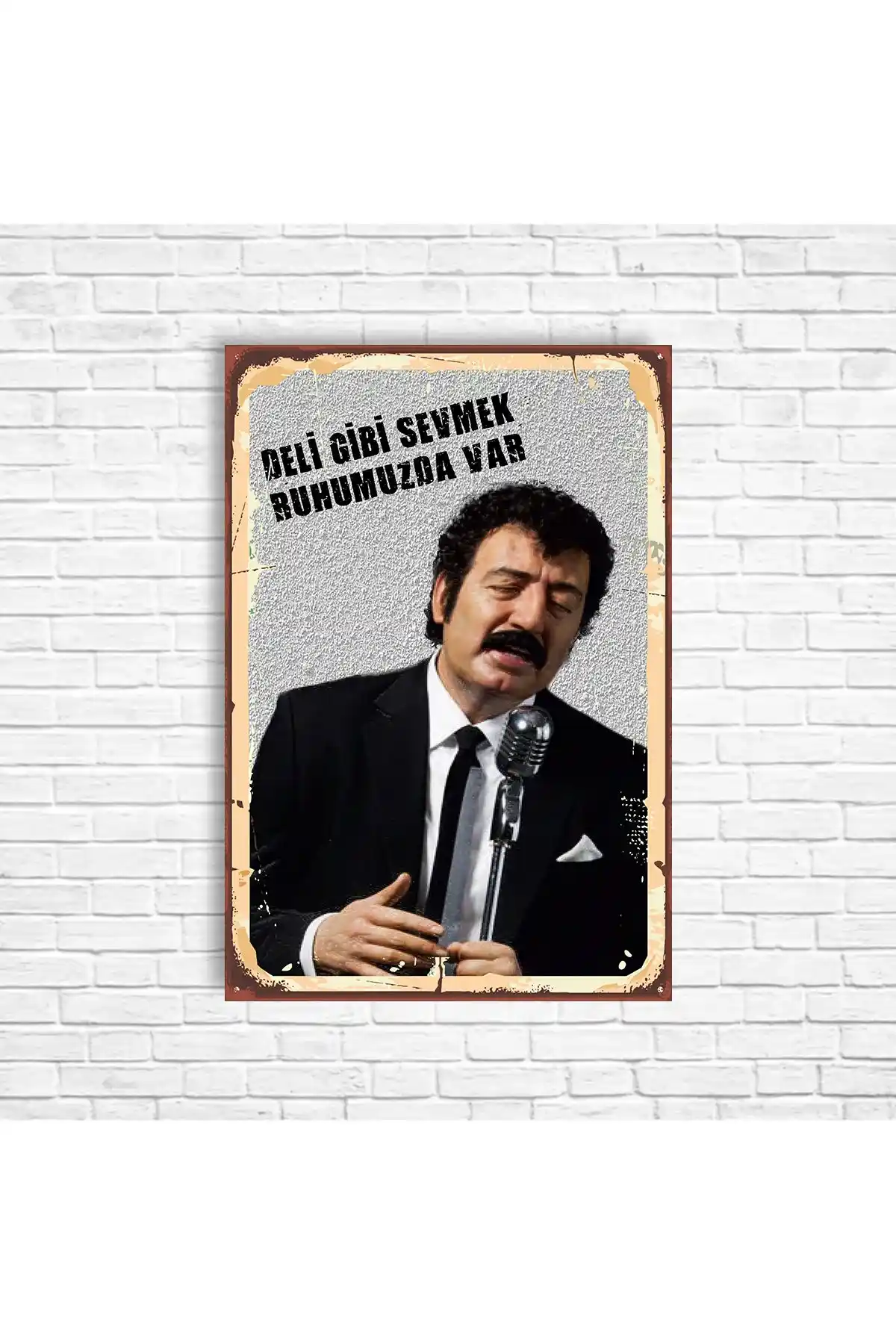 Müslüm Gürses Retro Ahşap Poster: Nostaljik ve Modern Dekorasyon Parçası