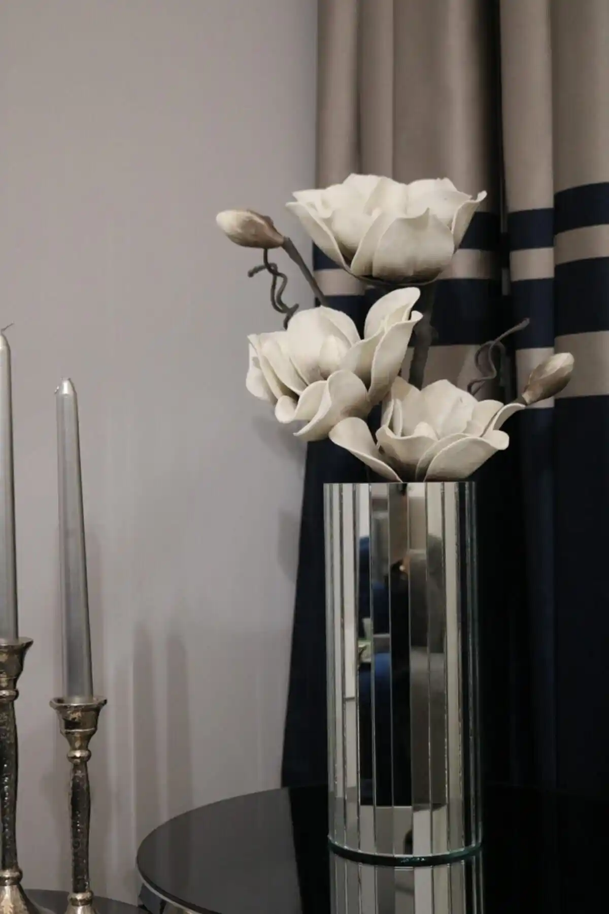 Yerel Üretim 20 cm Beyaz Aynalı Yuvarlak Vazo Modern Dekorasyon İçin Şık Bir Seçenek