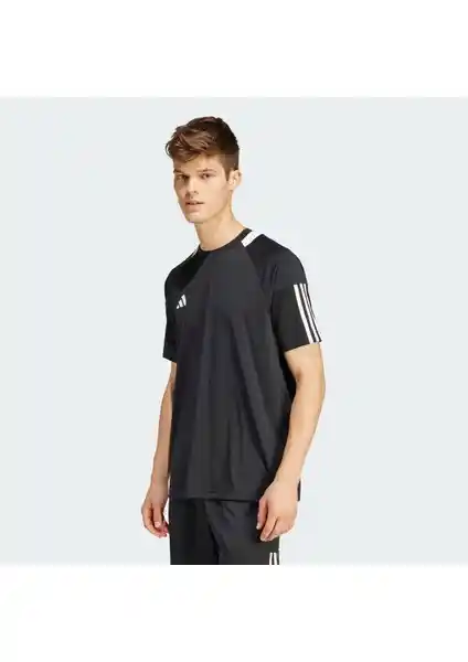 Adidas Sereno AEROREADY 3-Çizgili Tişörtü: Sürdürülebilir ve Çok Yönlü Spor Giyim Ürünü