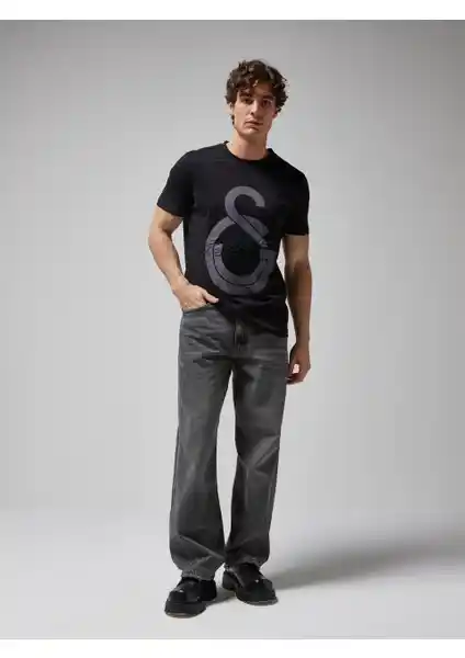 Galatasaray Erkek Ata İmza T-Shirt: Resmi Lisanslı Spor ve Günlük Kullanım Tişörtü