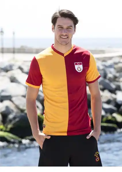 Galatasaray Metin Oktay Forma: Resmi Lisanslı Spor Giyim Ürünü Yüksek Kalite ve Şık Tasarım