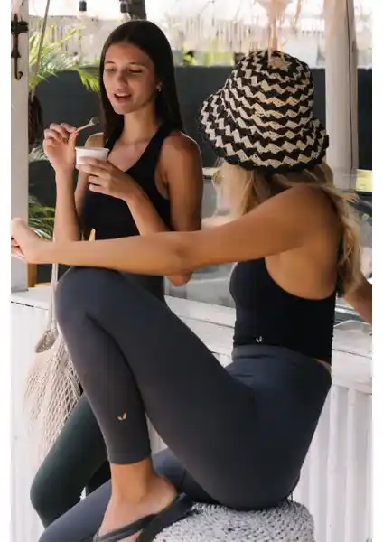 Jerf Geli yüksek bel spor taytı: dayanıklı, esnek ve toparlayıcı tasarımıyla performans odaklı kadın spor giyim ürünü