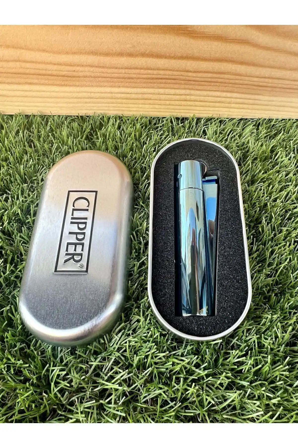 Genel Markalar Mavi Parlak Koyu Mavi Taşlı Çakmak Modern ve Şık Tasarımıyla Dikkat Çekiyor