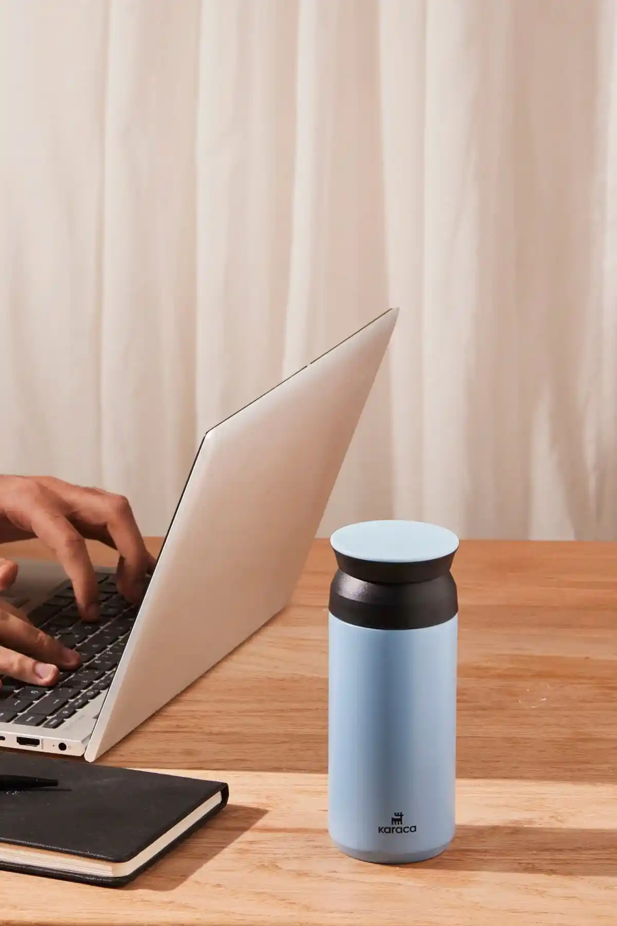 Karaca Rainbow Blue Paslanmaz Çelik Termos: Şık ve Dayanıklı Yalıtımlı İçecek Taşıma Çözümü