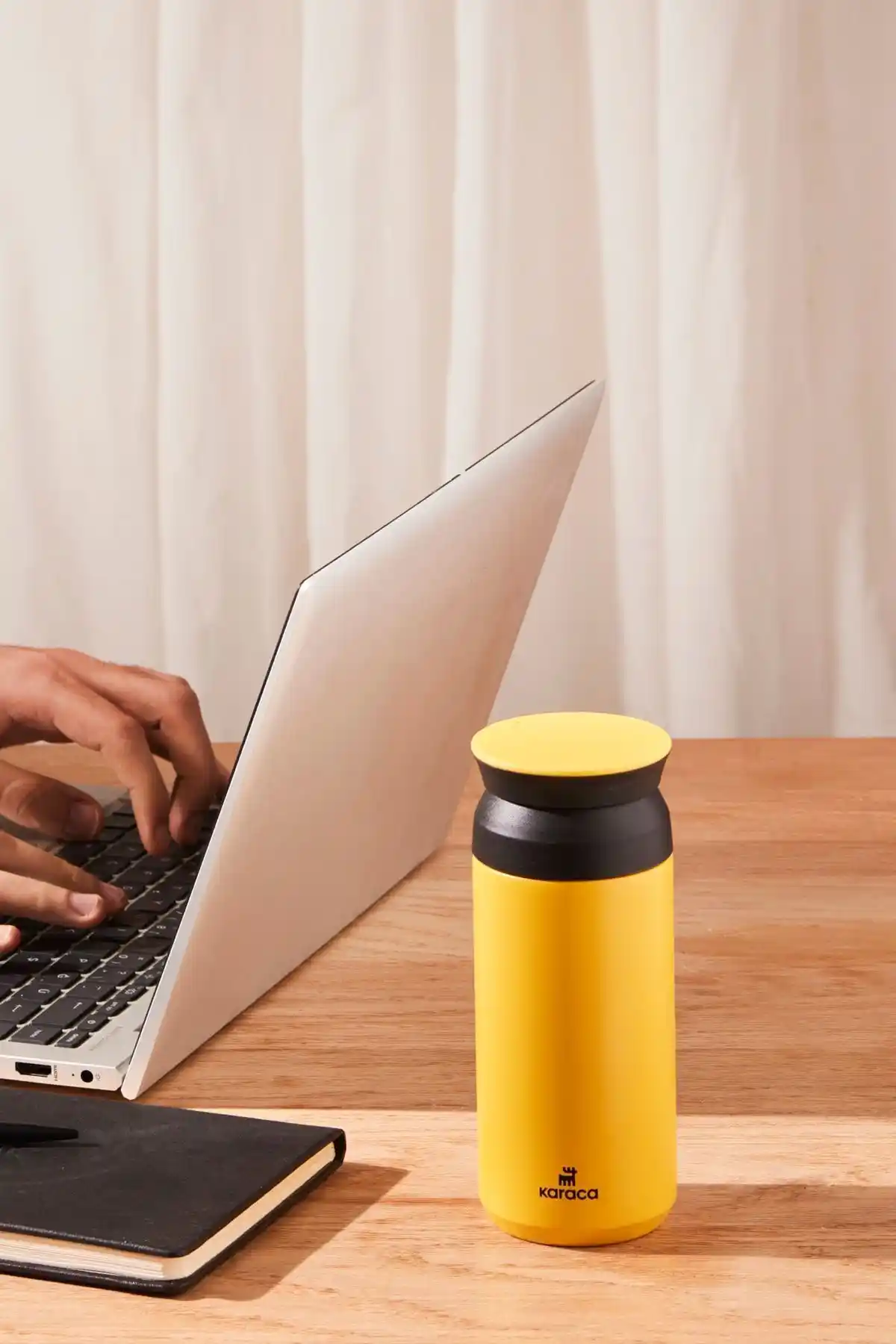 Karaca Rainbow Yellow Paslanmaz Çelik Termos: Uzun Süre Sıcak ve Soğuk Tutma Özelliğiyle Şık Tasarım