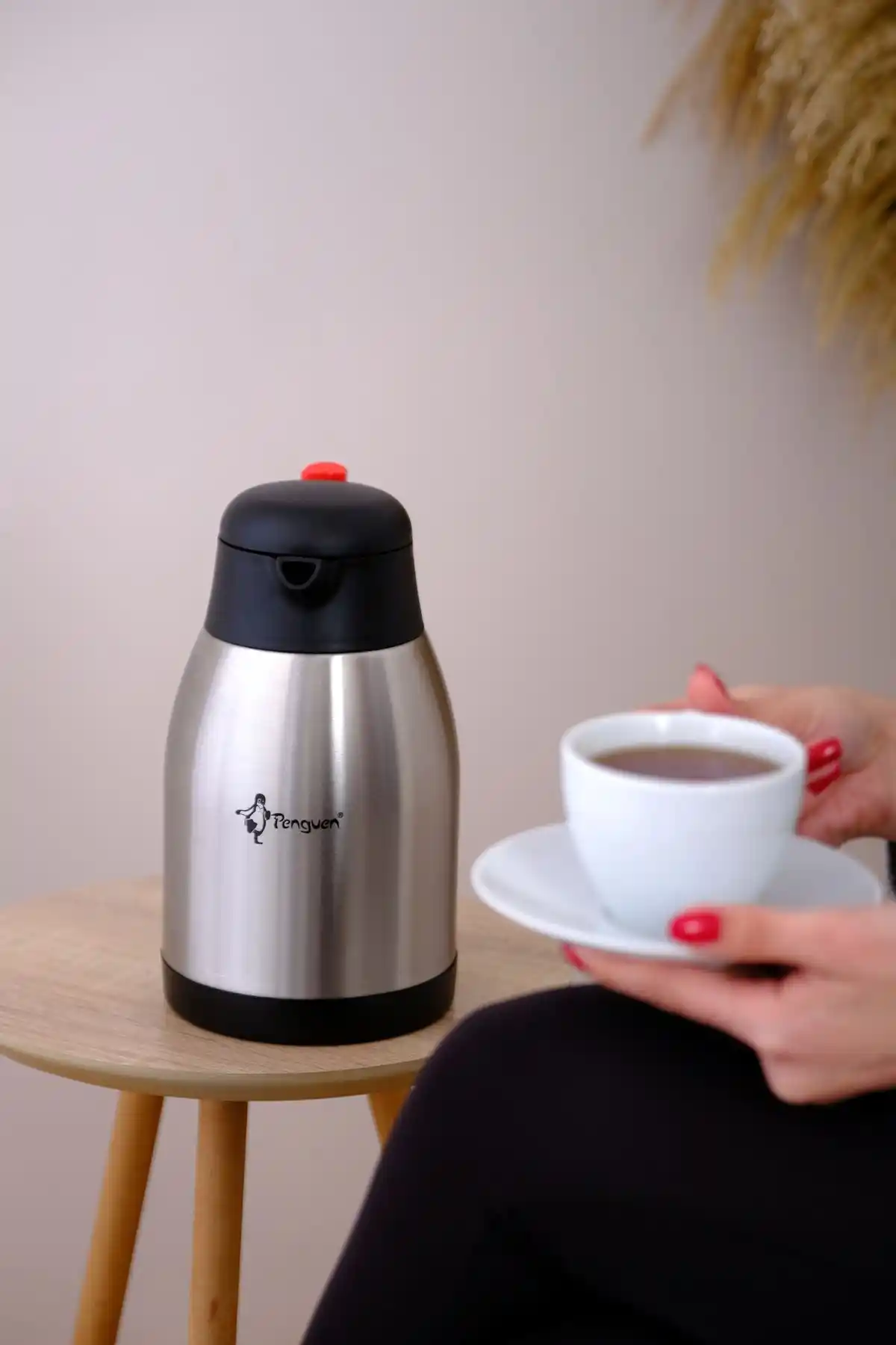 Penguen 2 Litre Paslanmaz Çelik Çay Termosu: Dayanıklı ve Yüksek Performanslı Tasarım