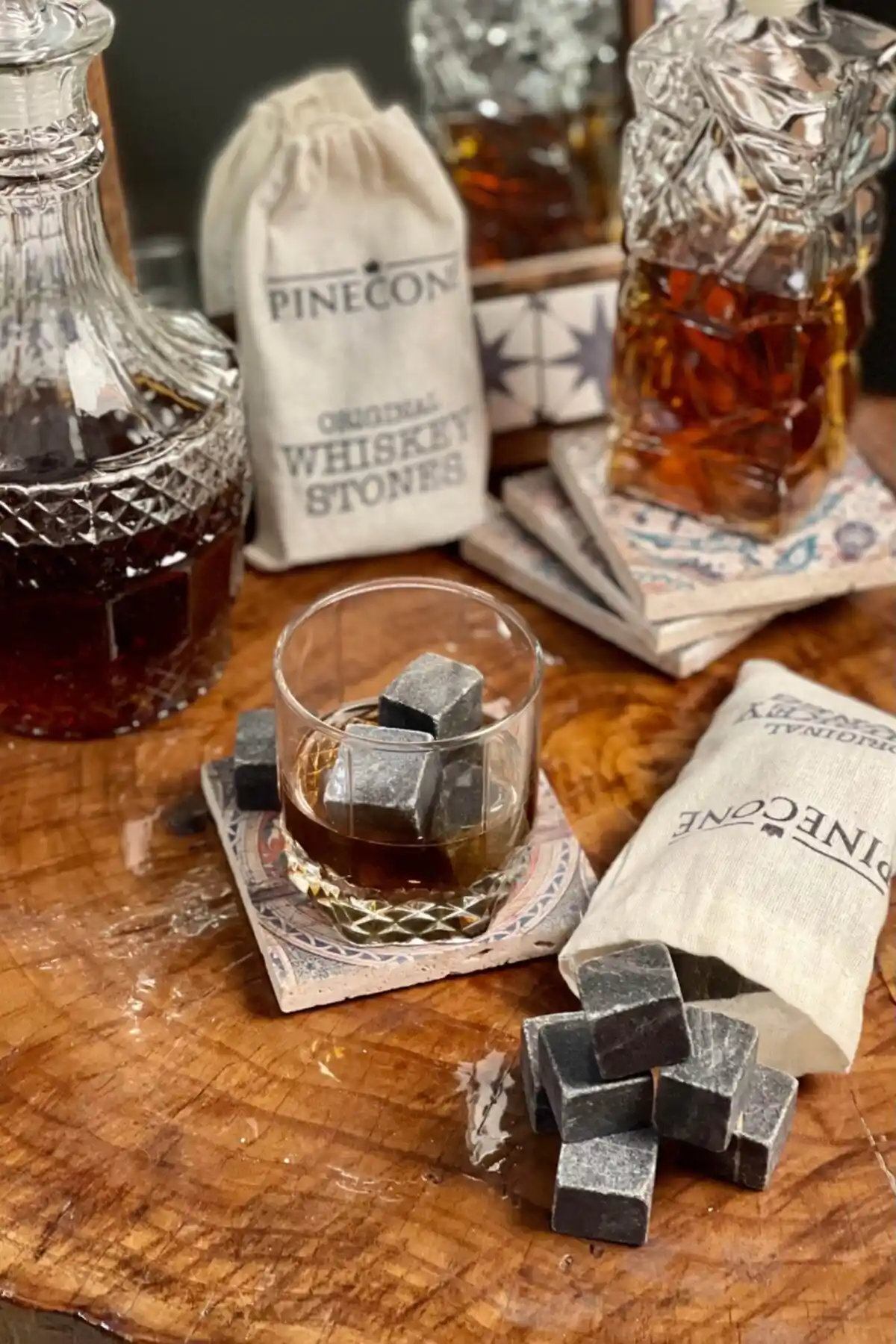 Pinecone 9 Adet Viski Soğutma Taşı Seti: Şık ve Pratik İçki Deneyimi Sağlar