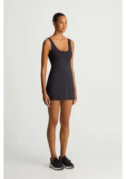 Oysho Compressive Pocket Tenis Elbisesi: Rahat ve Şık Spor Elbisesi Seçenekleri