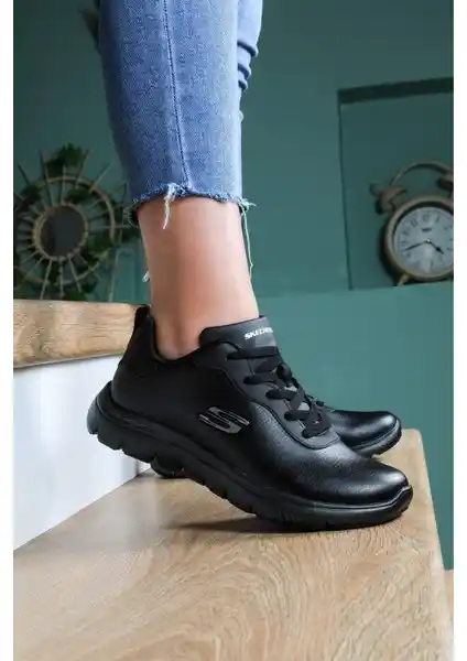 Skechers Summits Kadın Günlük Spor Ayakkabısı Konfor ve Şıklık Sunar