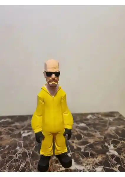 Breaking Bad'in ikonik karakteri Walter White'ı yansıtan 15cm detaylı koleksiyon figürü