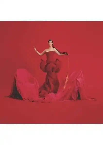 Selena Gomez Revelacion Albümü İncelemesi Pop ve Latin Müzik Unsurlarıyla Dolu