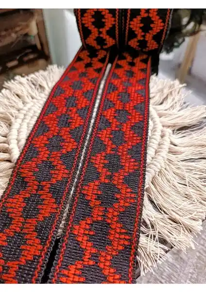 Altay Aksesuar Siyah Kırmızı Örme Şerit: Çok Yönlü ve Şık Dekoratif Aksesuar