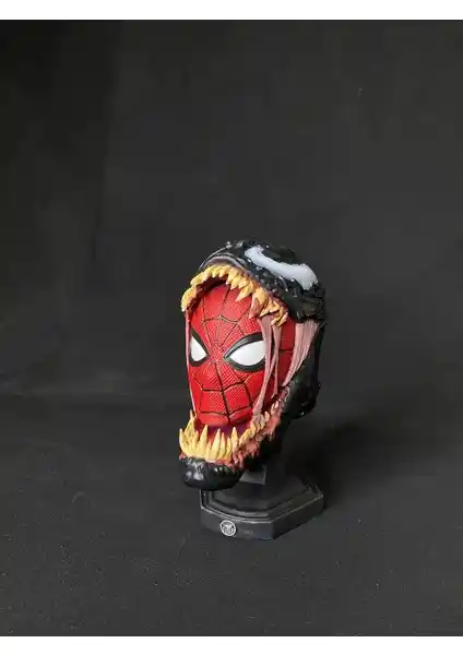 Marvel Evreninin Ikonik Karakteri Venom ve Spider-Man Büstü Koleksiyon Parçası