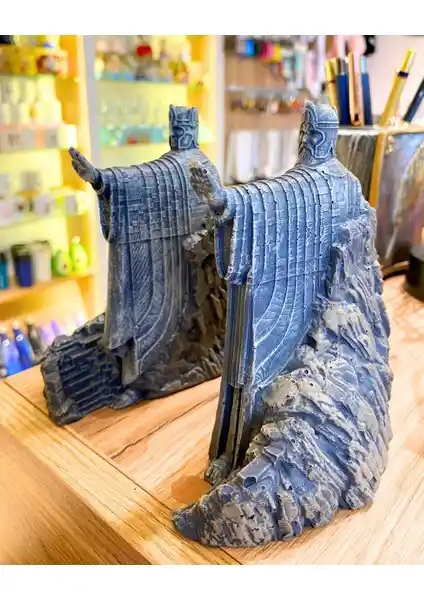 Yüzüklerin Efendisi Temalı Argonath Heykelleri Kitap Tutucu Koleksiyonunuza Eşsiz Bir Dokunuş Katar