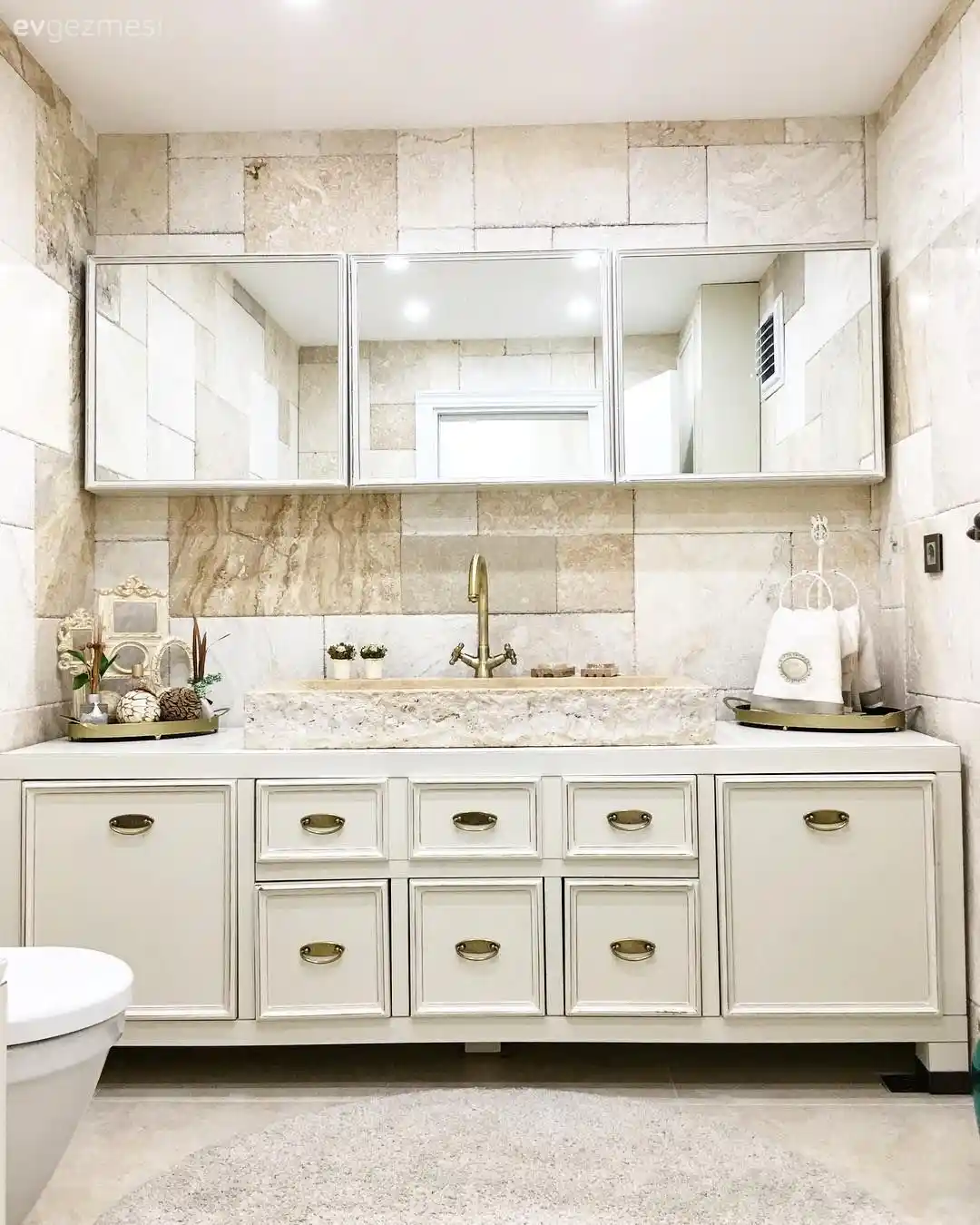 Küçük Banyolar İçin Fonksiyonel ve Estetik Dolap Modelleri Üzerine Genel Bir Analiz