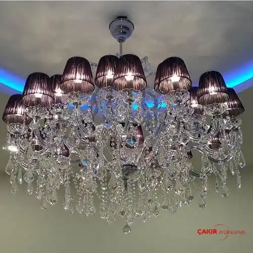 Modern ve Kristal Avizelerin Ev Dekorasyonunda Estetik ve Fonksiyonel Rolü