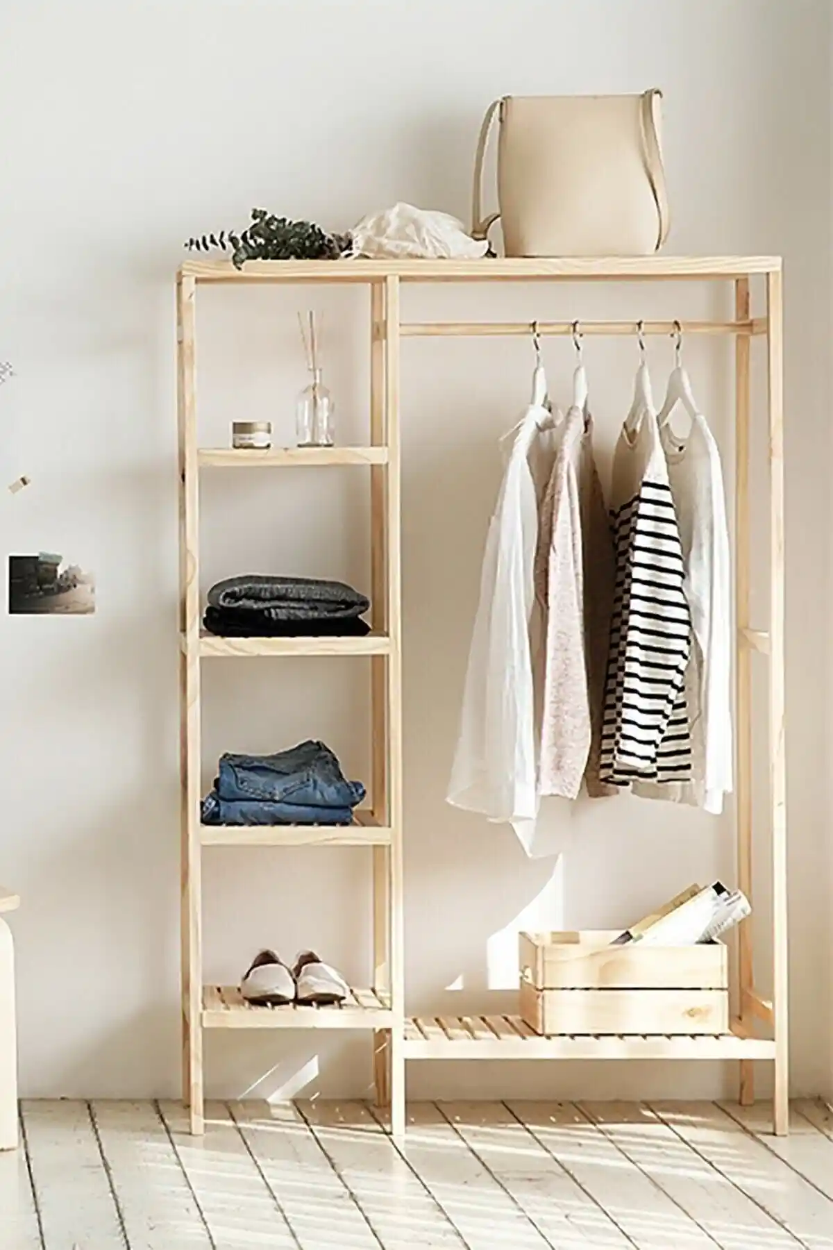 Ahşap Ayaklı Çok Amaçlı Askılı Elbise Dolabı Modern ve Şık Tasarım