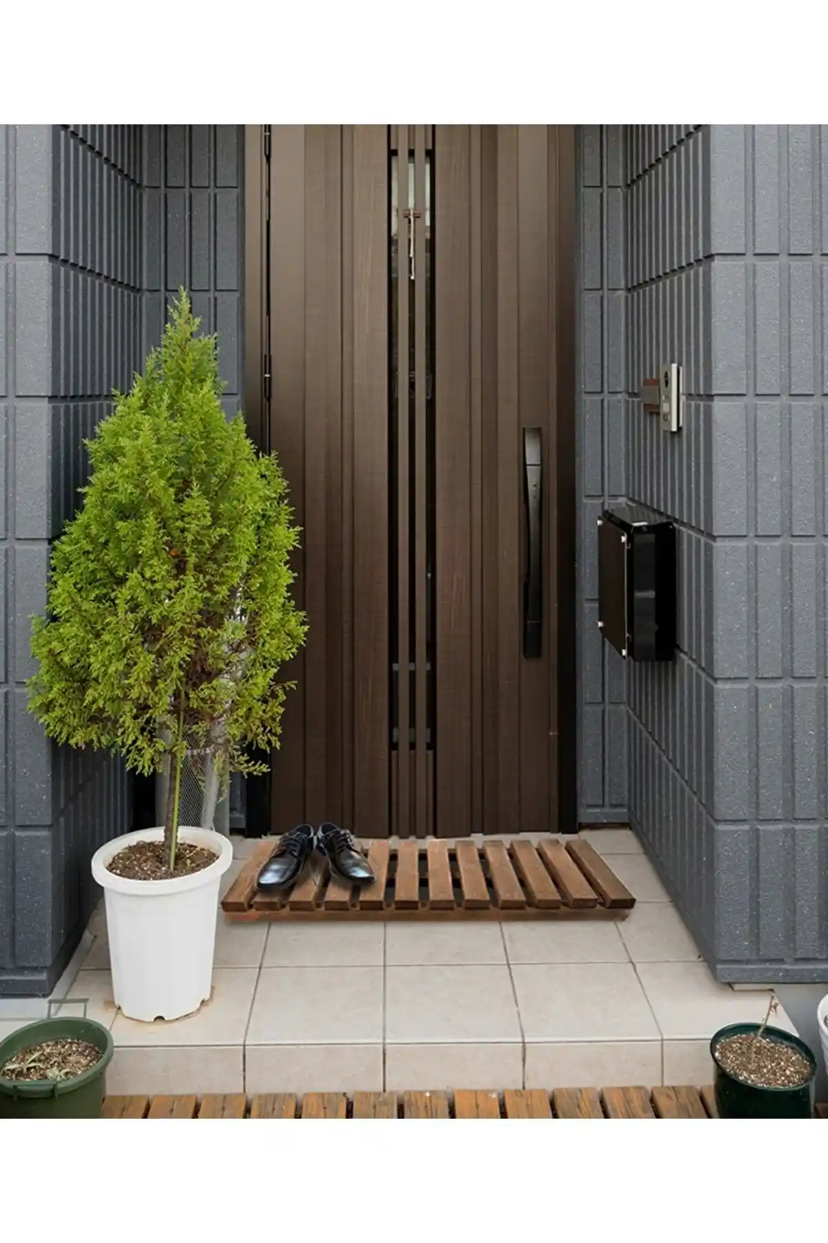 Ahşap Dekoratif Kapı Önü Paspası: Estetik ve Dayanıklılık ile Şıklık Yaratır