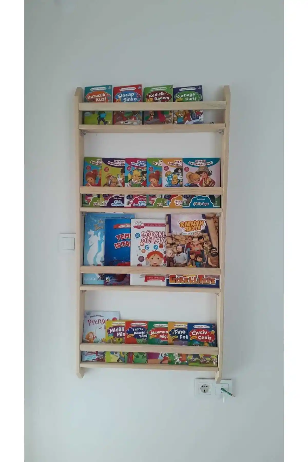 Ahşap Montessori Duvar Rafı: Dayanıklı ve Estetik Çocuk Odası Dekorasyonu İçin