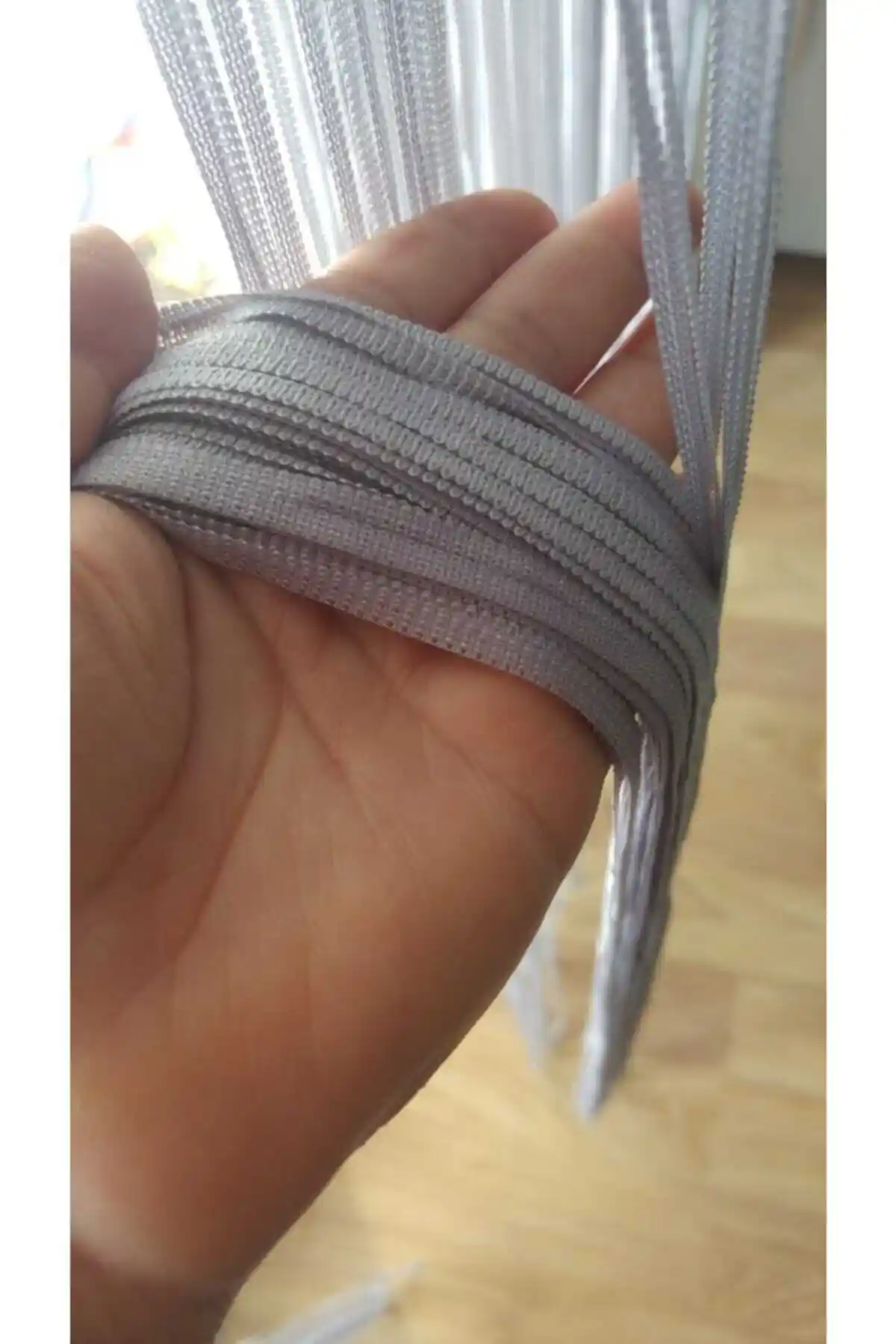 Akça Tekstil Gri ve Kırık Beyaz İp Perdelerin Özellikleri ve Karşılaştırması