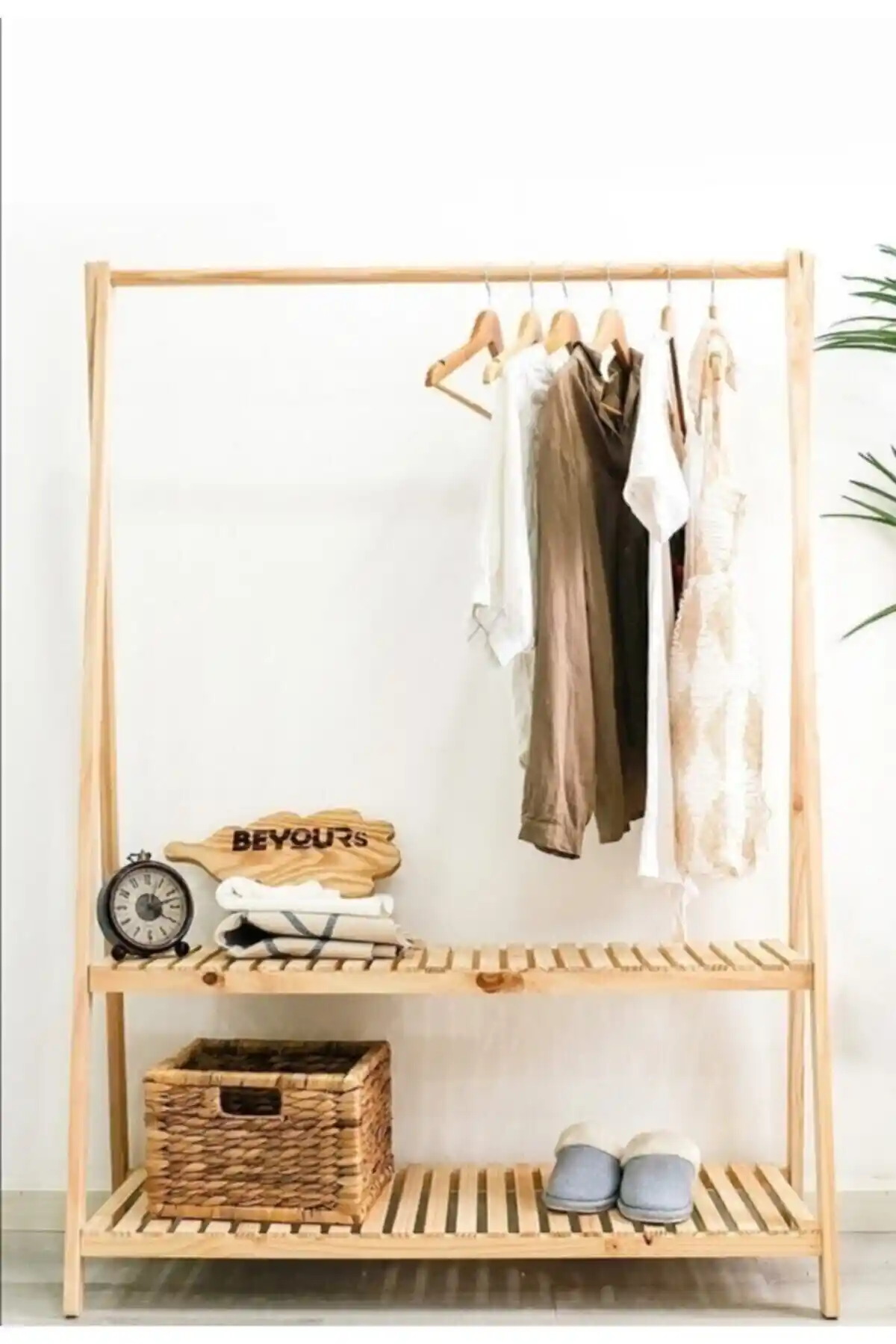 Algı Konfeksiyon ve BRK Design Ahşap Askı Karşılaştırması: Stil ve İşlevsellik Analizi