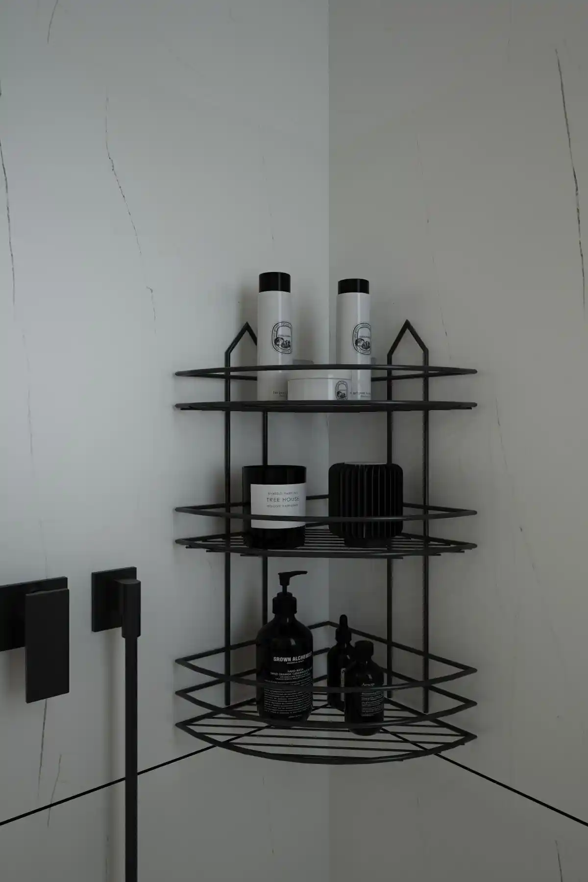 Alper Banyo Siyah Köşe Rafı Modern ve Dayanıklı Tasarım ile Fonksiyonellik Sunar