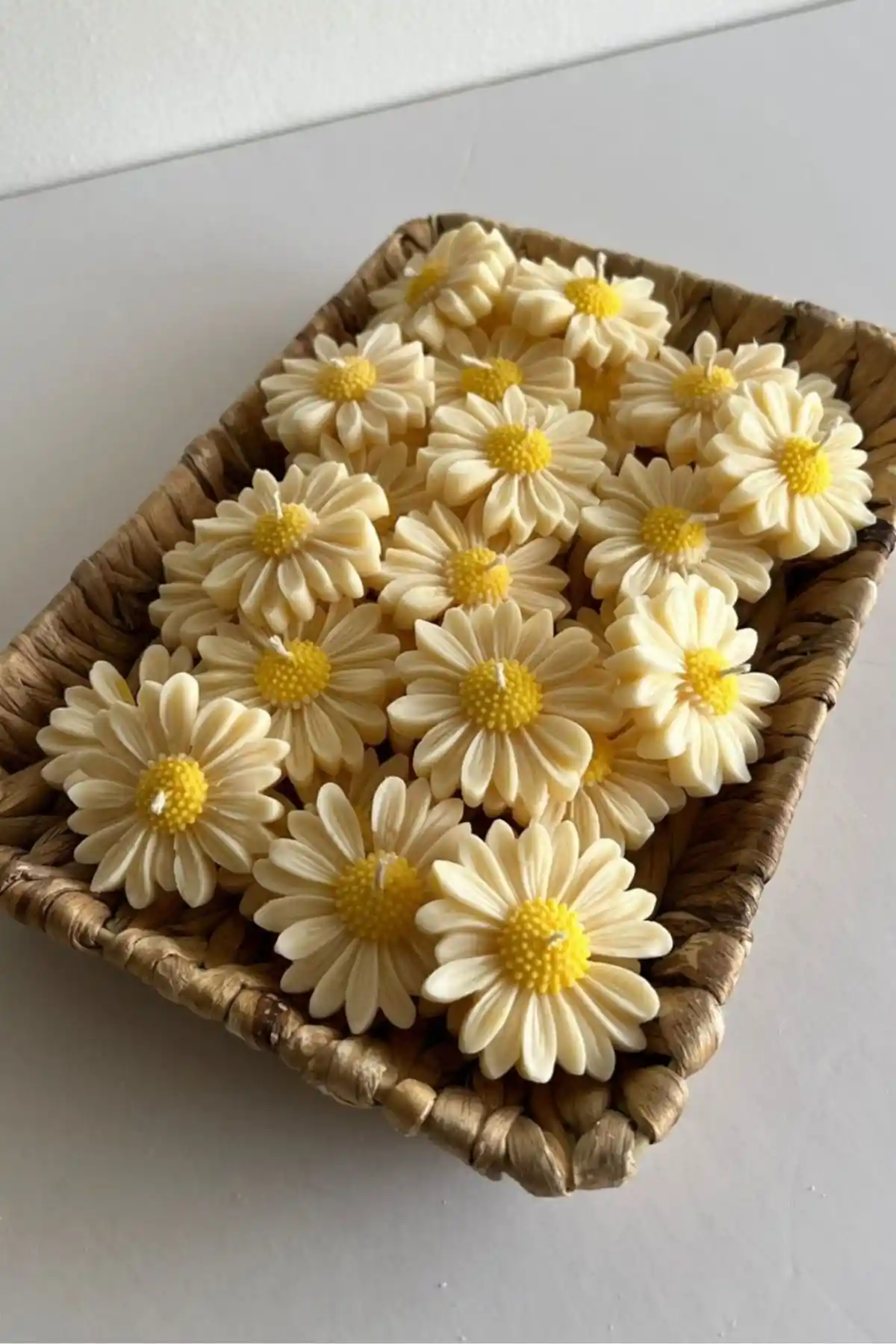 Angeldesign Çiçek Desenli Dekoratif Mum Seti: Estetik ve İşlevsel Tasarım