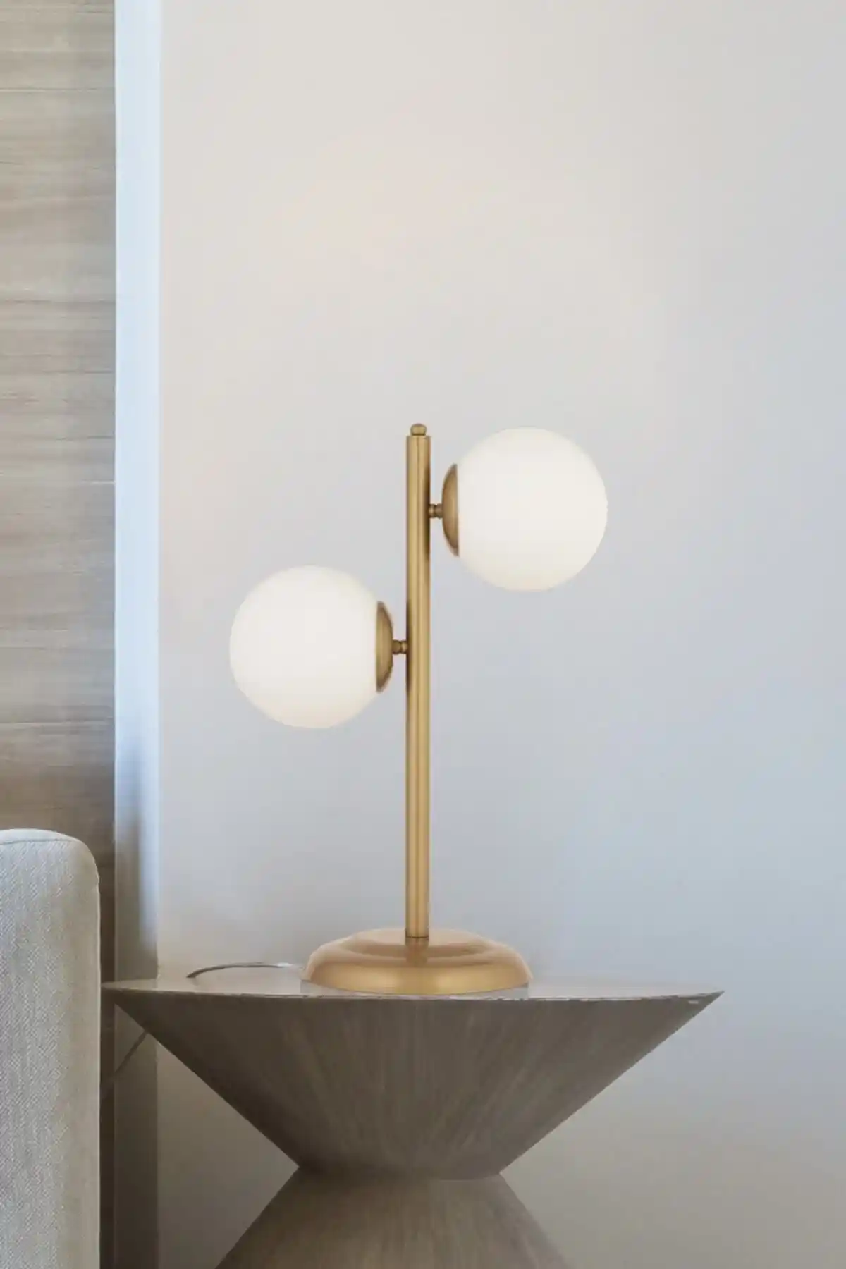 Apliqa Siena 2Li Eskitme Boyalı Beyaz Camlı Masa Lambası Modern Tasarım ve Dayanıklılık