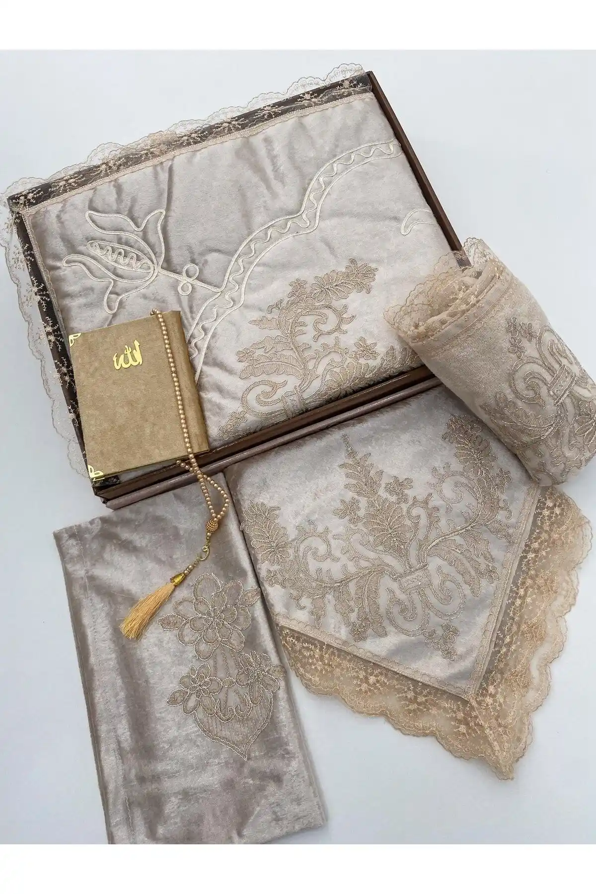 AYHANHOME 6 Parça Kadife Seccade Takımı Modern ve Şık Tasarımıyla İbadet Deneyimini Geliştirir