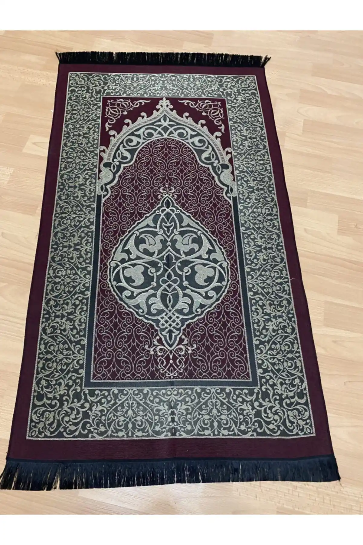 Ayhanhome Bordolu Şık ve Dayanıklı Tafta Seccade 70x110 cm, Estetik ve Konfor Bir Arada