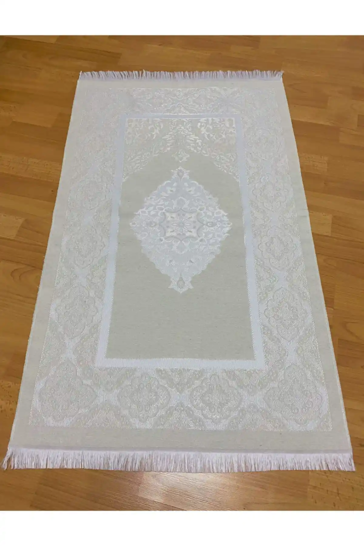 AYHANHOME Desenli Saçaklı Tafta Seccade Bej Renkli Estetik ve Dayanıklı Tasarım