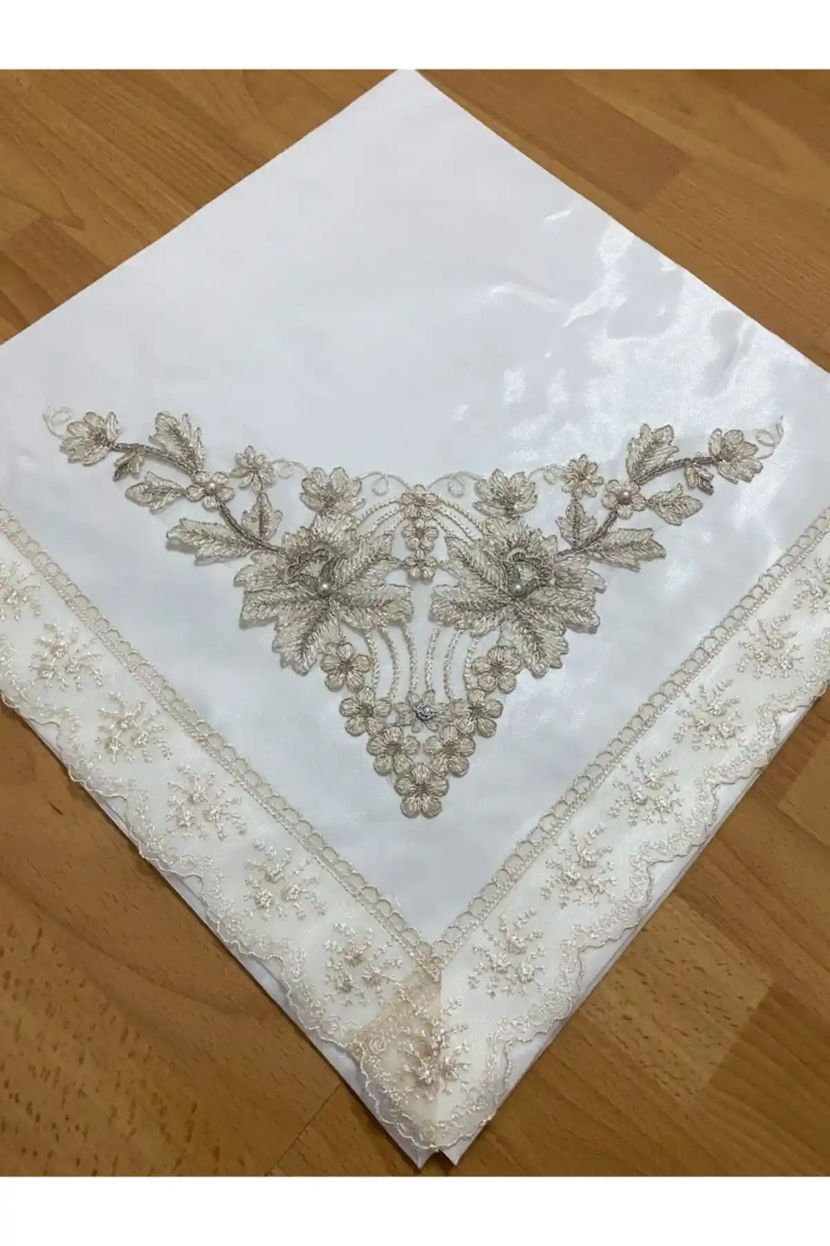 AYHANHOME Fransız Güpürlü İşlemeli Saten Bohça Klasik ve Zarif Tasarım