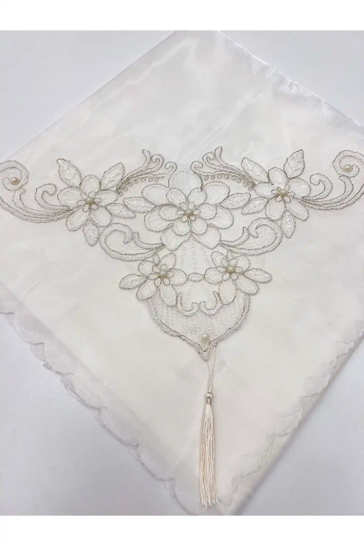 AYHANHOME Güpürlü İşlemeli Saten Bohça - Zarif ve Dayanıklı Çeyizlik Dekorasyon Ürünü